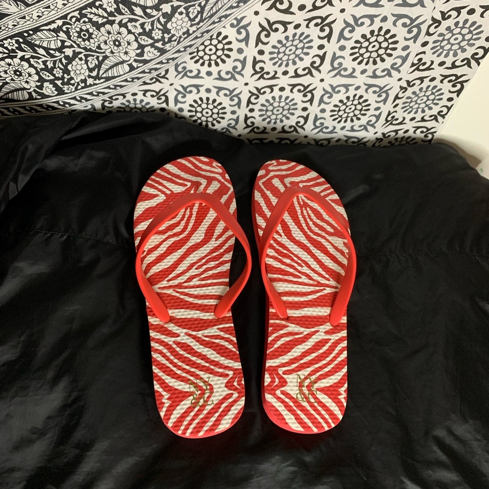 New unworn NY&C red and white tiger print Sandals